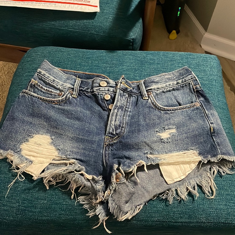 We The Free Women’s Denim Jean Shorts Size 26 Button Fly Distressed Stretch